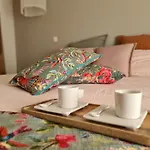 Lägenhetshotell La Maison De Lyna - De Charme Intra-muros Avec Parking & Autonomie 3*