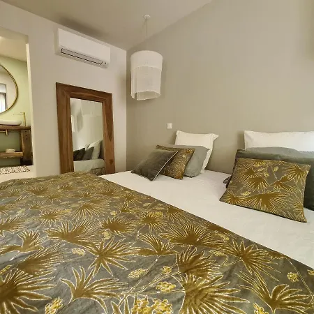 Hotel apartamentowy La Maison De Lyna - De Charme Intra-muros Avec Parking & Autonomie 3*