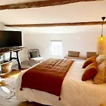 Aparthotel La Maison De Lyna - De Charme Intra-muros Avec Parking & Autonomie Aigues-Mortes