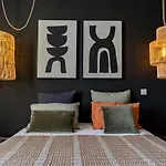 Hotel apartamentowy La Maison De Lyna - De Charme Intra-muros Avec Parking & Autonomie Aigues-Mortes