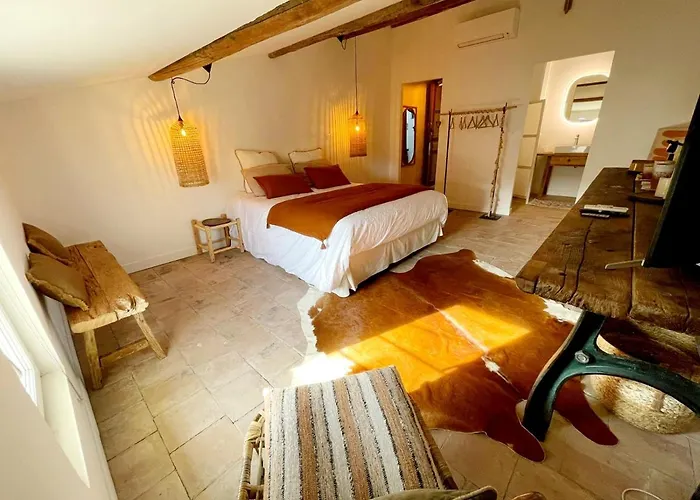 La Maison De Lyna - De Charme Intra-muros Avec Parking & Autonomie Ξενοδοχείο με διαμερίσματα Aigues-Mortes