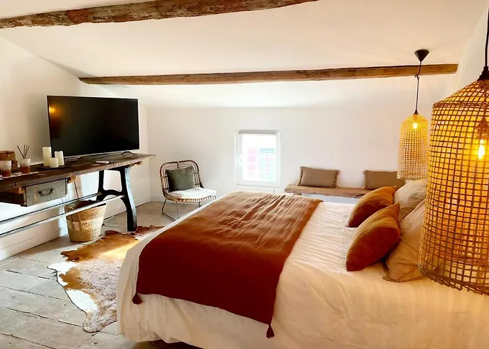 Ξενοδοχείο με διαμερίσματα La Maison De Lyna - De Charme Intra-muros Avec Parking & Autonomie Aigues-Mortes